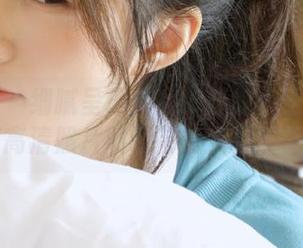 微密圈 – 细腻呈现：120斤的小王同学修女写真高清照片展现完美光影与宁静.txt