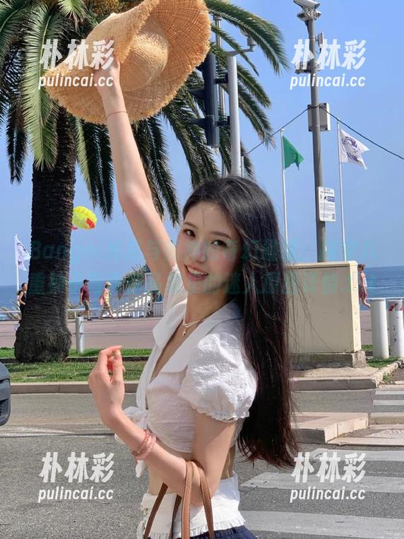 Bangni邦尼 Bangni邦尼与原神的奇幻碰撞:探索八重神子写真作品集里的迷人原图详情.txt