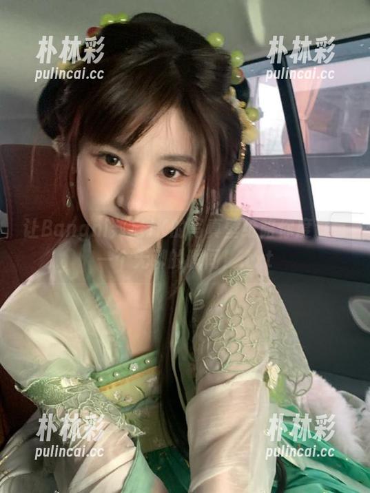 Bangni邦尼 让Bangni邦尼JK的写真壁纸陪你度过每一个无聊的瞬间!.txt