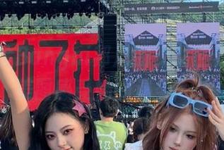 在线体验Bangni邦尼的少女世界，透过美图感受她的温柔.txt