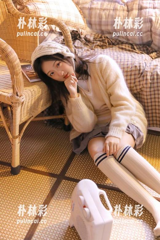 Feilin嗲囡囡 - SiByl李思宁银发芭比写真美图，演绎潮流与经典的完美结合.txt