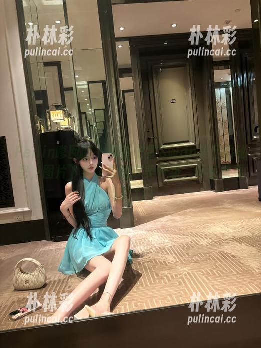 Feilin嗲囡囡 - 解锁史雯Swan美足的秘密，图片下载让你的审美升级，不来看看吗？.txt