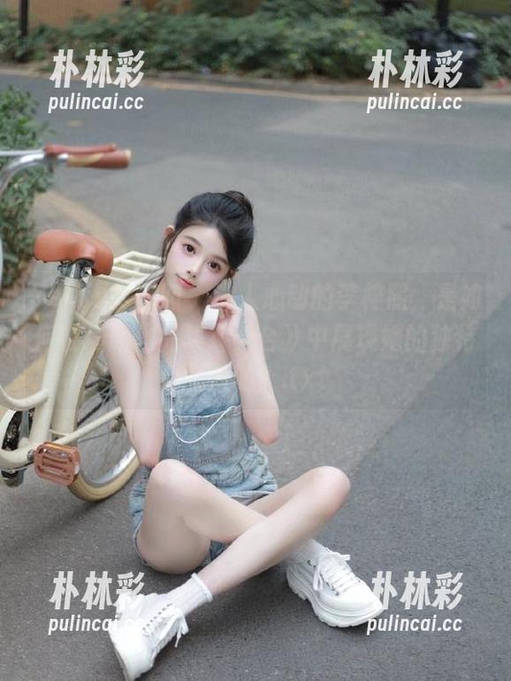 Feilin嗲囡囡 - 让人心动的李梓熙，是如何在最新作品集《天台》中展现她的独特气质的？.txt