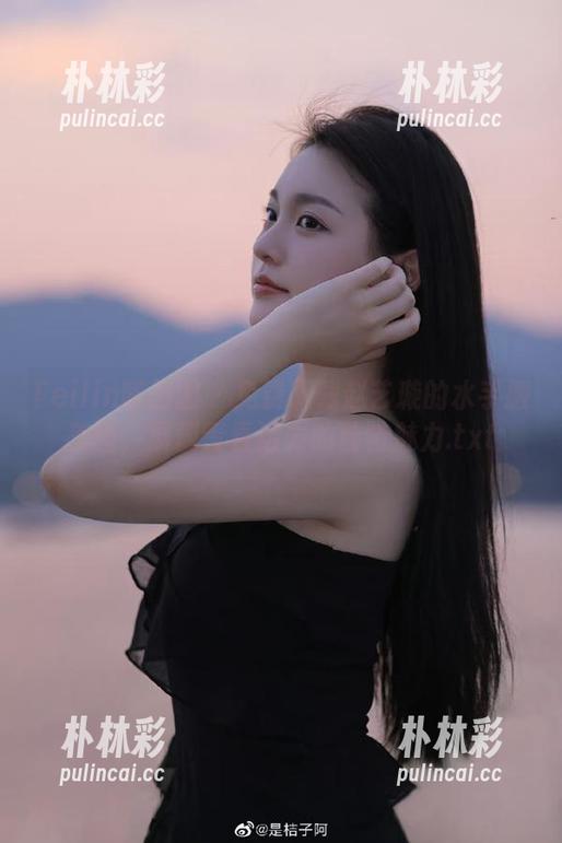 Feilin嗲囡囡 - 免费下载赵艺璇的水手服美图，展现青春活力的独特魅力.txt