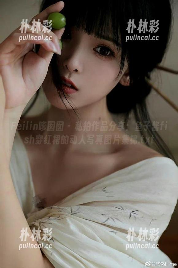 Feilin嗲囡囡 - 私拍作品分享：鱼子酱fish穿红裙的动人写真图片集锦.txt