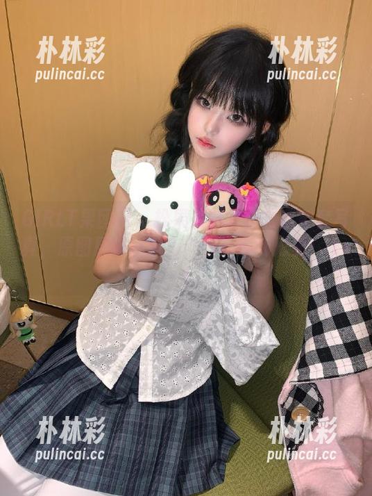 GIRLT果团网 - 松果儿魅力办公室全套写真，原图展现细腻与自信的职场形象！.txt