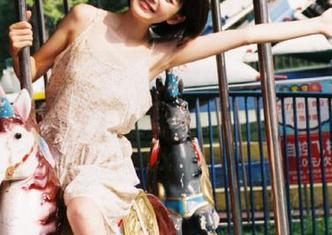 GIRLT果团网 – 漫游校服世界——裴希西的原图共享，让你感受最真实的校园氛围.txt