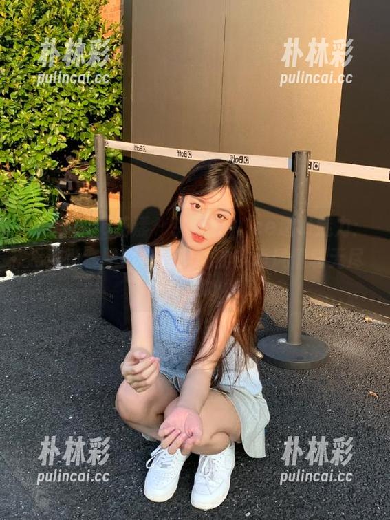 HuaYang花漾 - 张思允Nice透明魅力：超清晰套图带你领略她的多面风情和无尽创意.txt