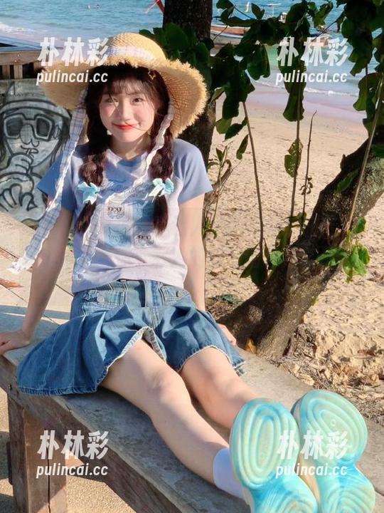 HuaYang花漾 - 迷人吊带来袭，许诺Sabrina诚邀你下载她的独家图包分享！.txt