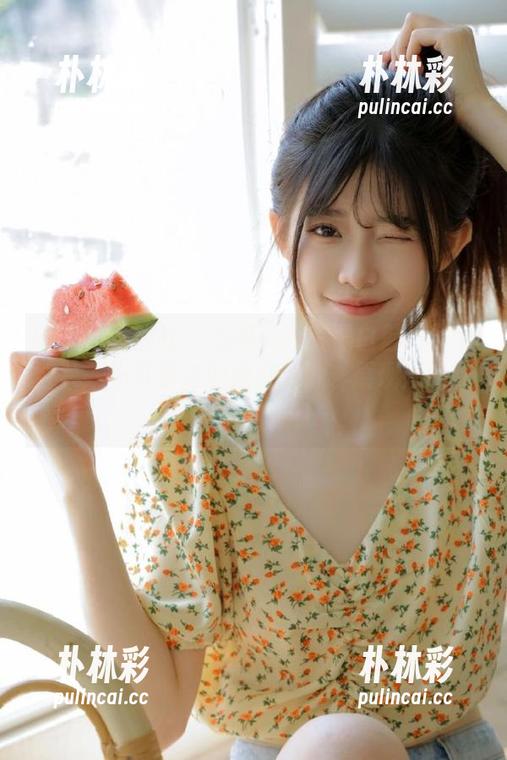 IMiss爱蜜社 - 心妍小公主黑白魅力写真合集：不可错过的绝美资源，展现她的独特风范.txt