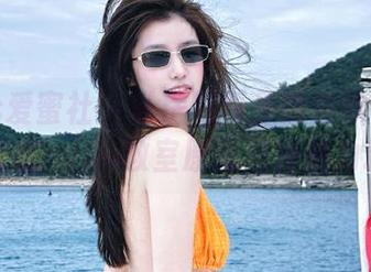 IMiss爱蜜社 – 私房写真里的清新气息：沈蜜桃miko教室原图独特魅力.txt