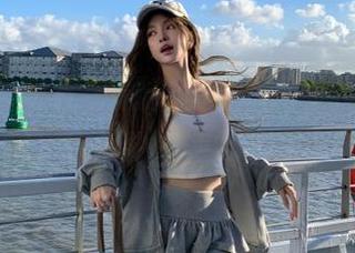IMiss爱蜜社 – 最新黄歆苑学妹写真集，开启一段让人心跳加速的奇妙旅程！.txt