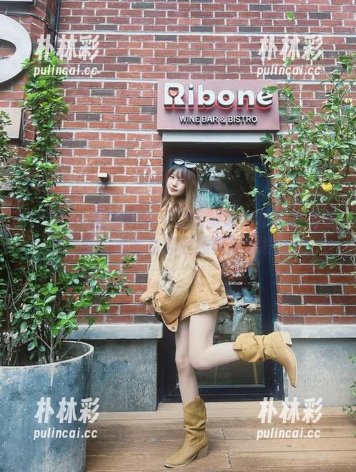 MFStar模范学院 - 让定制泳池写真绽放魅力，欧阳美萱为你解锁清新风格.txt
