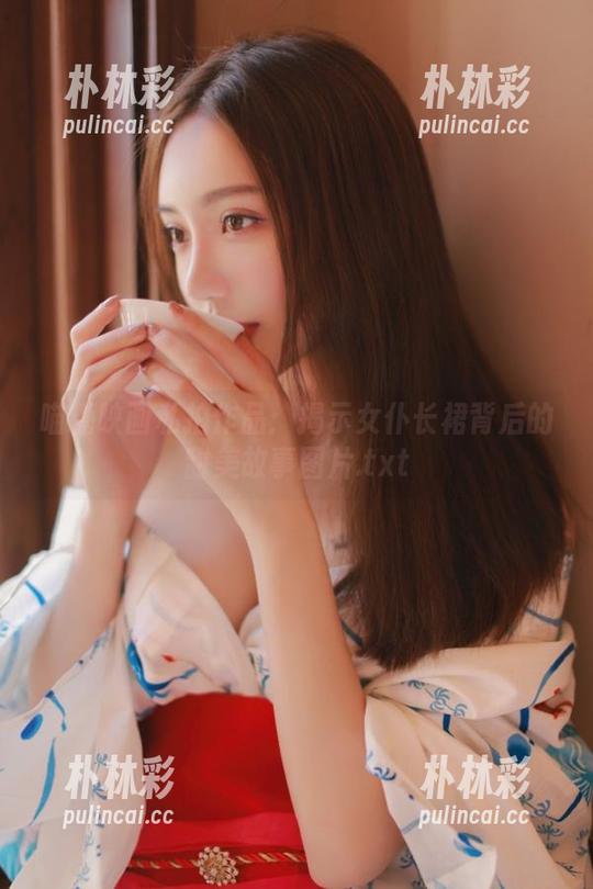 喵糖映画私拍作品：揭示女仆长裙背后的甜美故事图片.txt