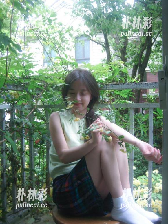 MiiTao蜜桃社 - 琉璃lily少女写真集，下载完后，请你对照镜子认真审视自己！.txt
