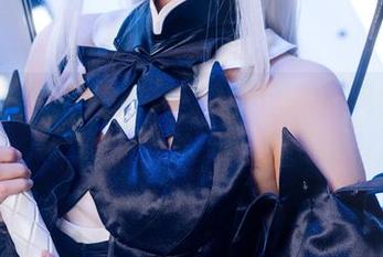 与Momoko葵葵一起感受比基尼风情：优雅写真与个性壁纸的完美结合.txt