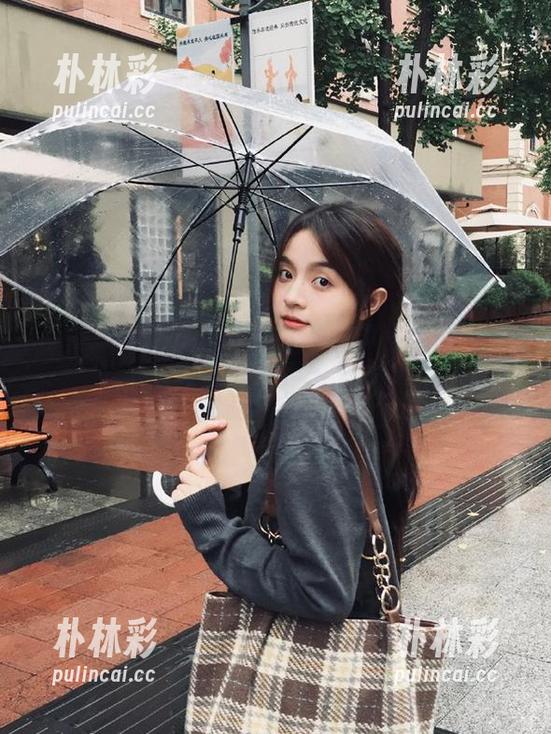 探索“PoppaChan连衣裙”中的美丽，她的作品令人心动不已.txt