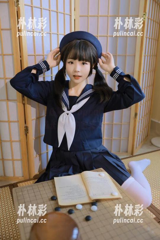 从刚入行到成熟的PoppaChan护士写真，展现成长过程中的感人瞬间！.txt
