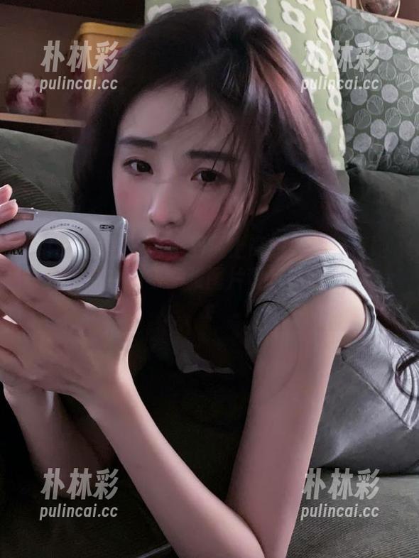 SIEE丝意 - 当小羽遇上高跟鞋：探索她写真作品中的每一张图片背后的故事！.txt