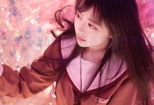 经典与现代结合，Shika小鹿鹿定制万花旗袍写真图片完美呈现.txt