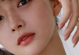 高清图册中的Tomiko(とみこ)女仆，笑声和清洁剂是她的最佳搭档！.txt