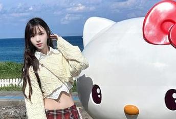 TouTiao头条女神 – 最新写真集展现：冯雪娇如何通过奶牛传达温暖与热情.txt