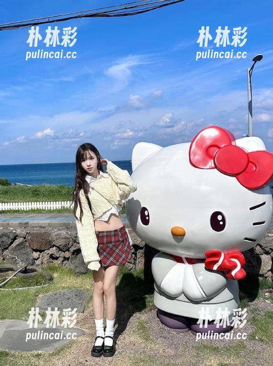 TouTiao头条女神 - 最新写真集展现：冯雪娇如何通过奶牛传达温暖与热情.txt