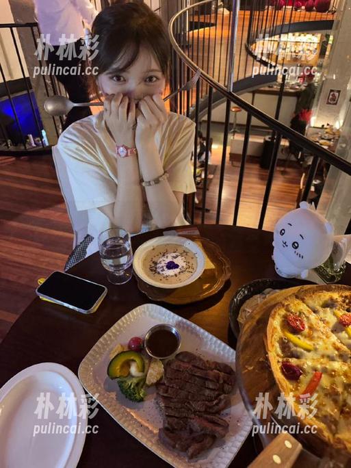 TouTiao头条女神-周治宇 TouTiao头条女神 - 周治宇白裙图册:免费获取优雅写真,提升你的视觉享受.txt