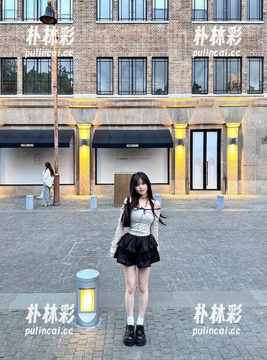TouTiao头条女神 - 免费向周熙妍学习，她的厨娘写真让你感受生活的精致与美好！.txt