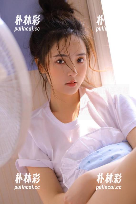 TouTiao头条女神 - 无奈李梓熙的连衣裙，真心不忍直视的原图，作为壁纸我还是选择勇敢！.txt