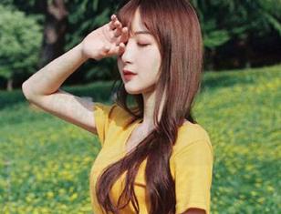TouTiao头条女神 – 杨漫妮的纯白之路：定制图集带你领略独特风格的魅力瞬间.txt