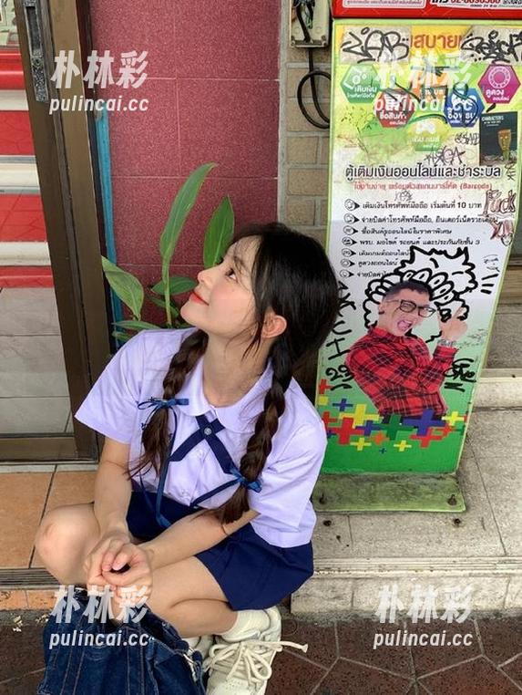 TouTiao头条女神 - 松果儿水手服写真集精选：优雅与俏皮完美结合的视觉盛宴.txt