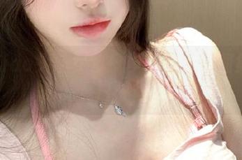TouTiao头条女神 – 罗蔓蒂泳装图集：定制你的夏日时尚灵感.txt