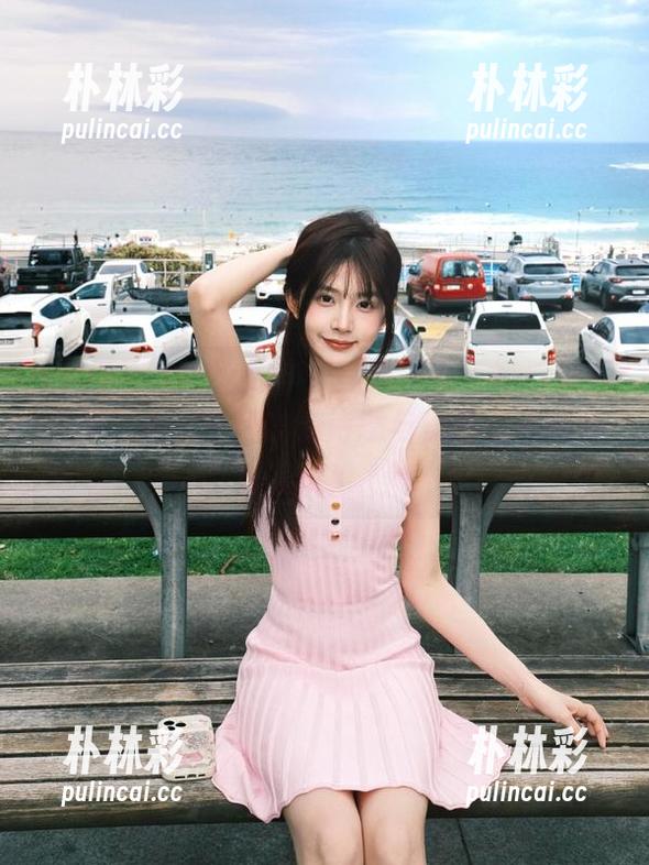 TouTiao头条女神 - 美纳子女王写真美图合集，捕捉生活中的诗意与优雅瞬间的极致表现！.txt