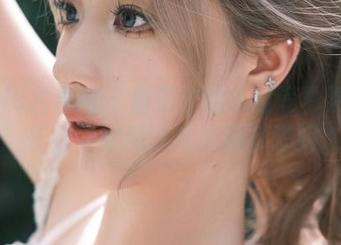 UGirls尤果网 – 唐溪若的私房写真原图分享：长腿与时尚碰撞的精彩瞬间.txt