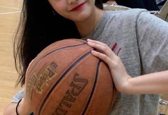 UGirls尤果网 – 萌琪琪的高清旅拍精选，带你探索梦幻壁纸的迷人世界.txt