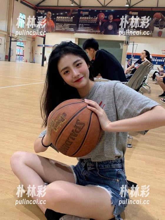 UGirls尤果网 - 萌琪琪的高清旅拍精选，带你探索梦幻壁纸的迷人世界.txt