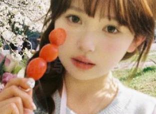 UGirls尤果网 – 感受黛熙儿海边的自然韵味：别具一格的写真作品与图片艺术.txt
