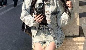 XIAOYU语画界 – 高清大片！程开心红裙写真集，展现时尚与灵动之美.txt