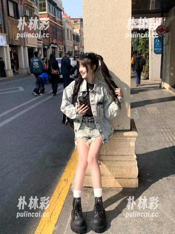 XIAOYU语画界 - 高清大片！程开心红裙写真集，展现时尚与灵动之美.txt