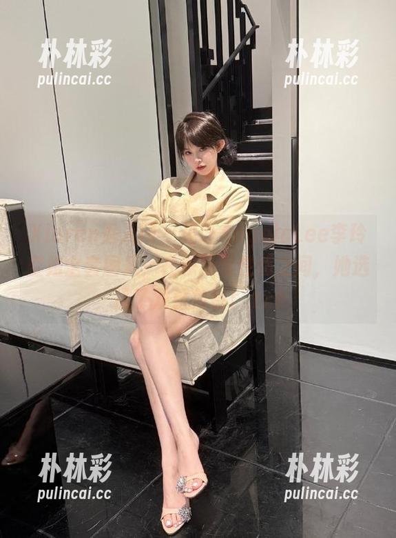 Xiuren秀人网 - 见证AngelaLee李玲空姐全套图集：在职场与性感之间，她选择了双重角色！.txt