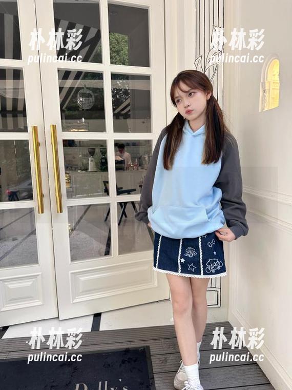 Xiuren秀人网-Luffy菲菲 Xiuren秀人网 - Luffy菲菲的皮衣风情:精选作品展现不一样的时尚态度.txt