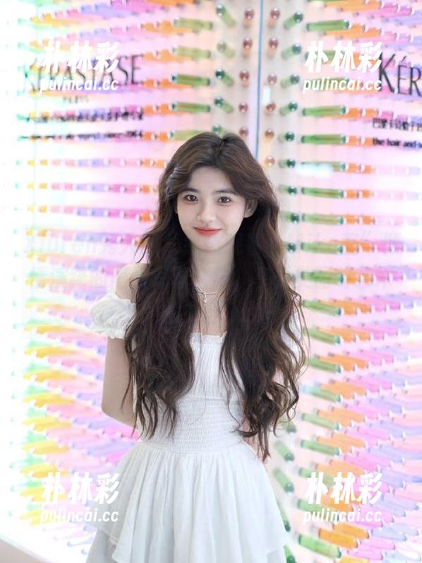 Xiuren秀人网 - 纵情观看“Miko酱”倾情演绎的厨娘写真合集，享受美丽与艺术的交融.txt