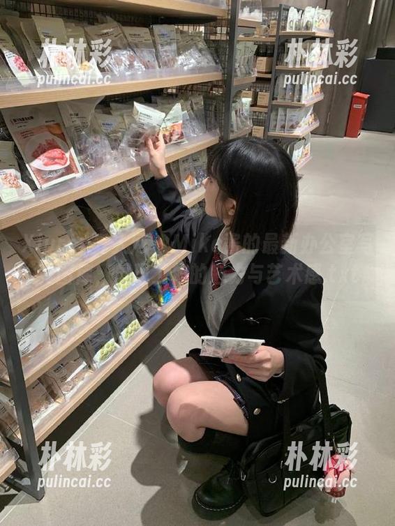 Xiuren秀人网 - Miko酱的最新办公室写真图库，展现工作的魅力与艺术感.txt
