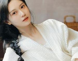 Xiuren秀人网 – 套图更新！跟着“Suki_baby夏天”一起享受阳光与欢乐，让你忘却生活的烦恼！.txt