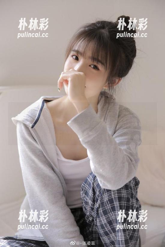 Xiuren秀人网 - 周周不吃香菜的高跟鞋图包分享：让每一位时尚女孩都能找到她心中的那双鞋！.txt