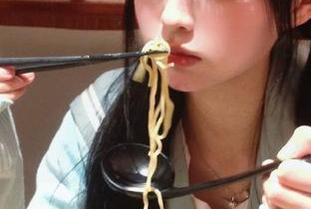 Xiuren秀人网 – 妹妹写真图包大揭秘！夏诗诗Sally最新作品带你领略独特魅力！.txt