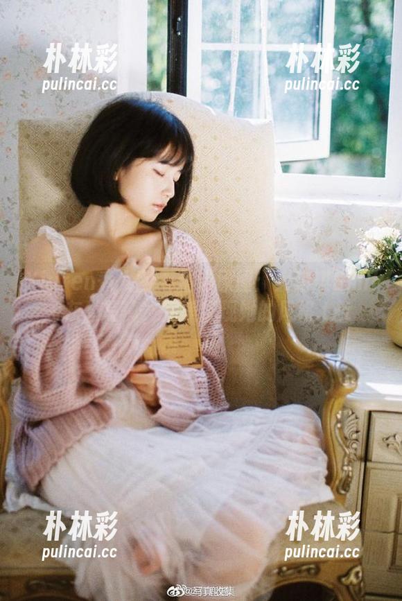 Xiuren秀人网 - 精选原图：大琪琪Emily灰丝写真，完美展现她的风格.txt