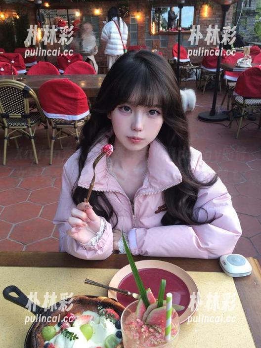 Xiuren秀人网 - 迷醉于小猪peggy的修女写真：呈现出灵魂与艺术的完美交融.txt