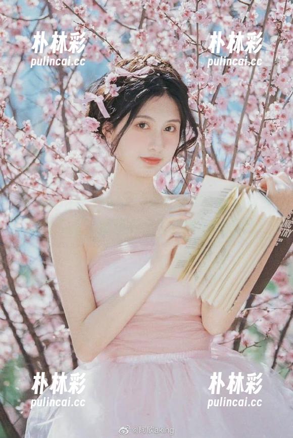 Xiuren秀人网 - 一起欣赏尹甜甜的高清灰丝写真，原图带你领略她的风采.txt